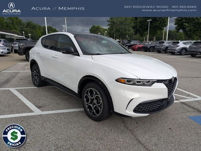 Used 2025 White Alfa Romeo Base image 9