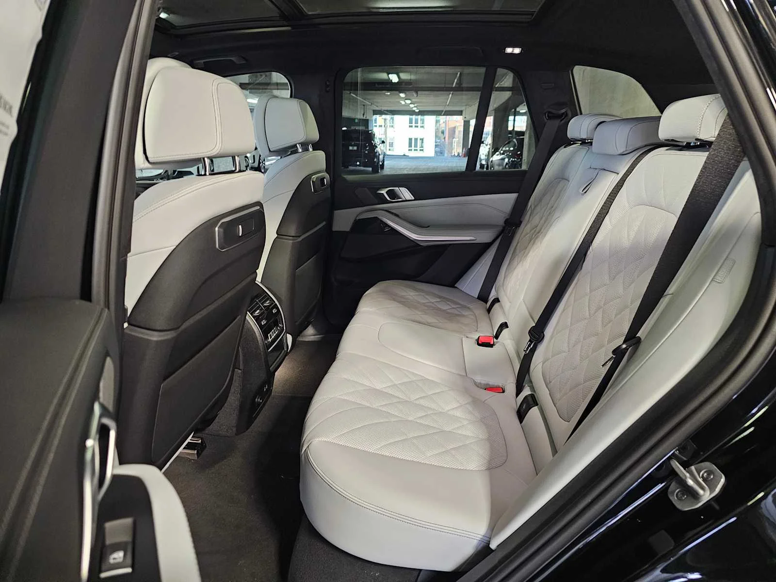 New 2026 Black Sapphire Metallic BMW xDrive50e image 37