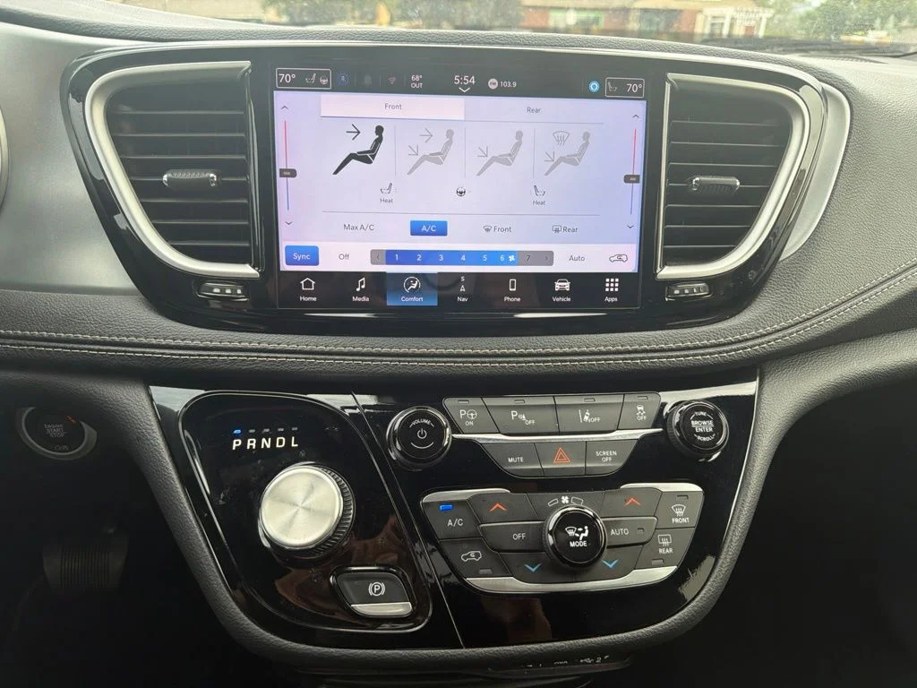 Used 2024 White Chrysler Select S Appearance image 12