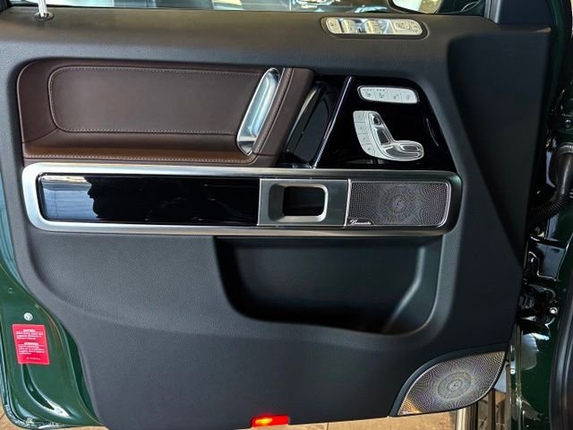 New 2026 MANUFAKTUR Deep Green Non-Metallic Mercedes-Benz G 580 image 8