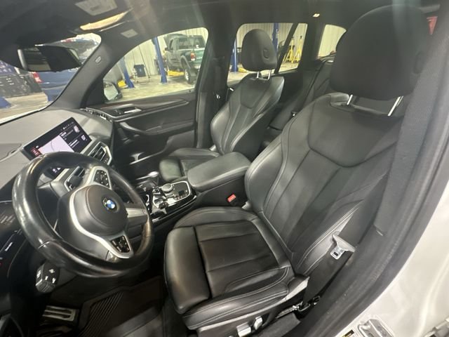 Used 2022 White BMW sDrive30i image 17