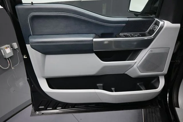 Used 2023 Black Ford Limited image 9