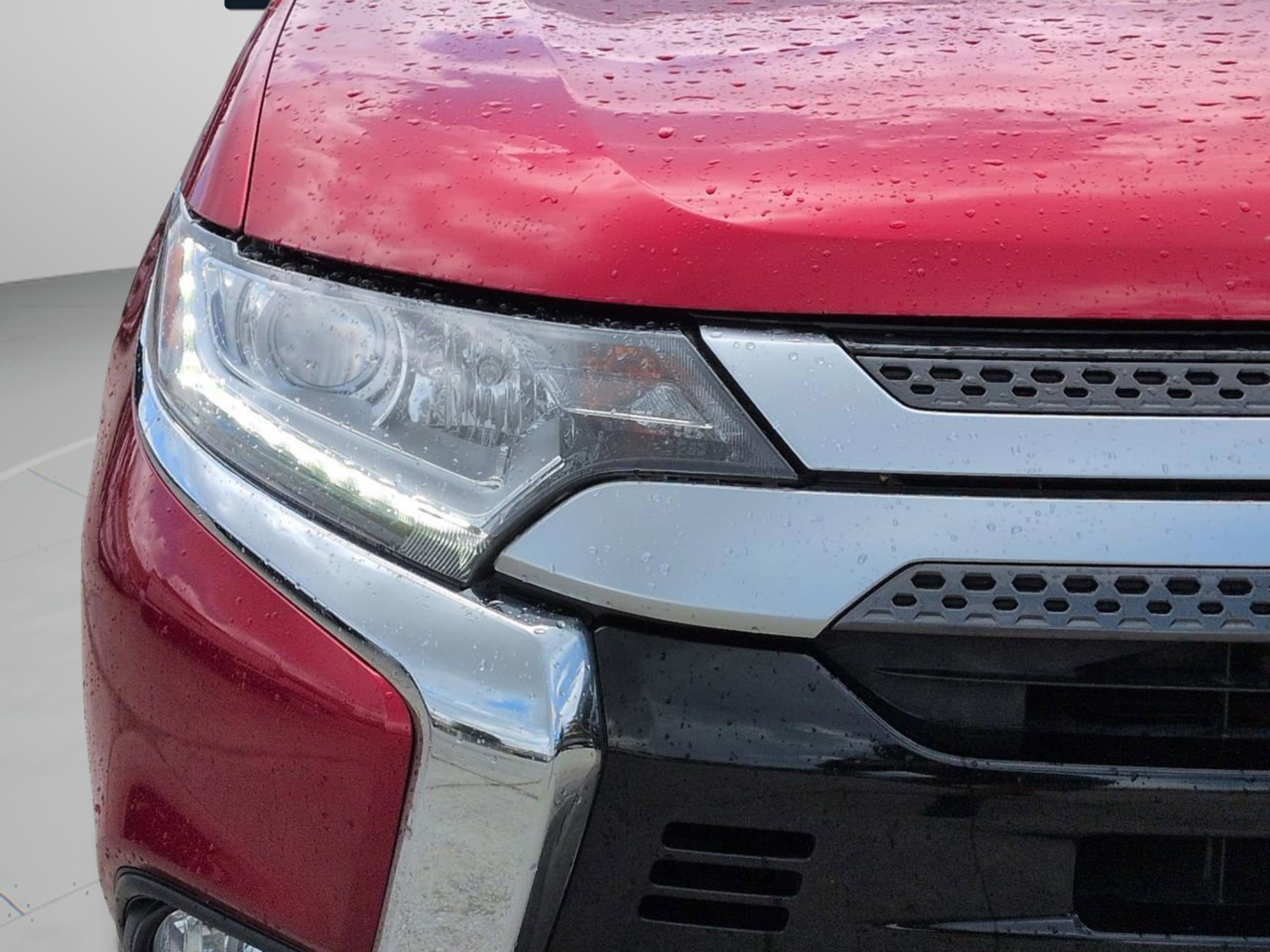 Used 2020 Red Diamond Mitsubishi SE image 27
