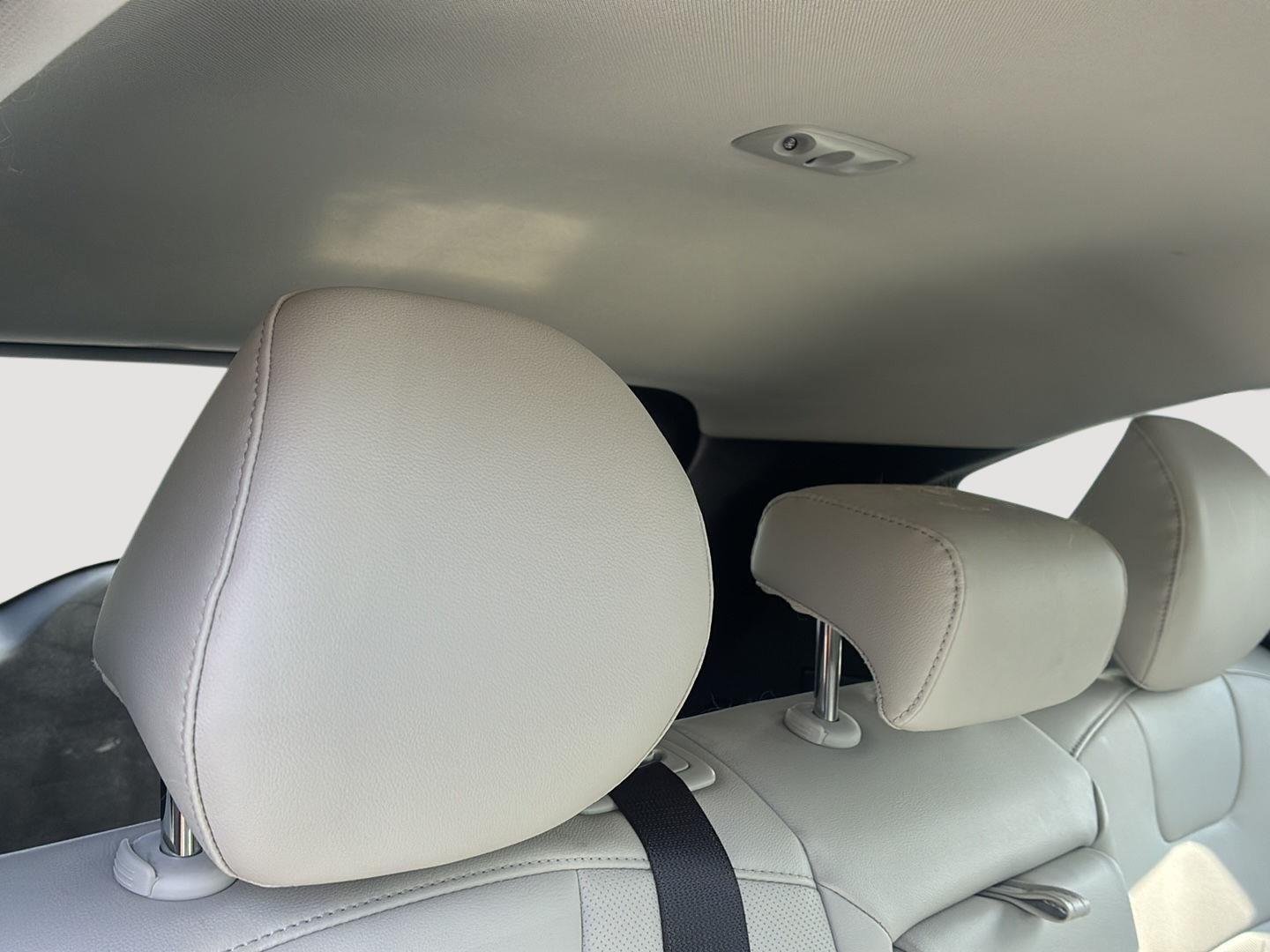 Used 2024 White Pearl Hyundai SEL image 17