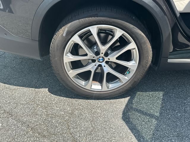 Used 2021 Gray BMW xDrive40i image 17