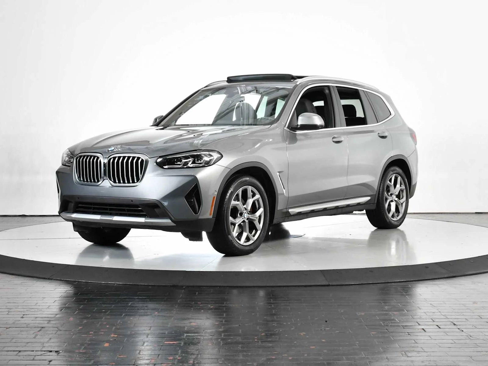 2023 BMW X3 sDrive30i's photo