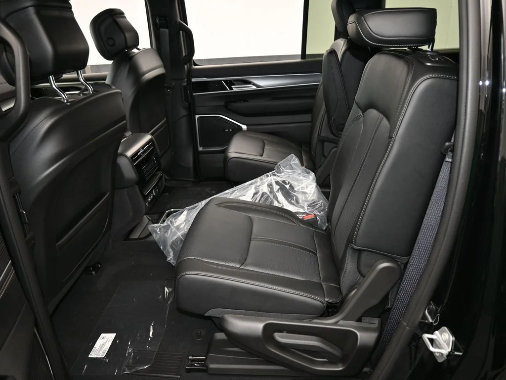 New 2026 High Gloss Black Exterior Paint Jeep Limited Altitude image 31