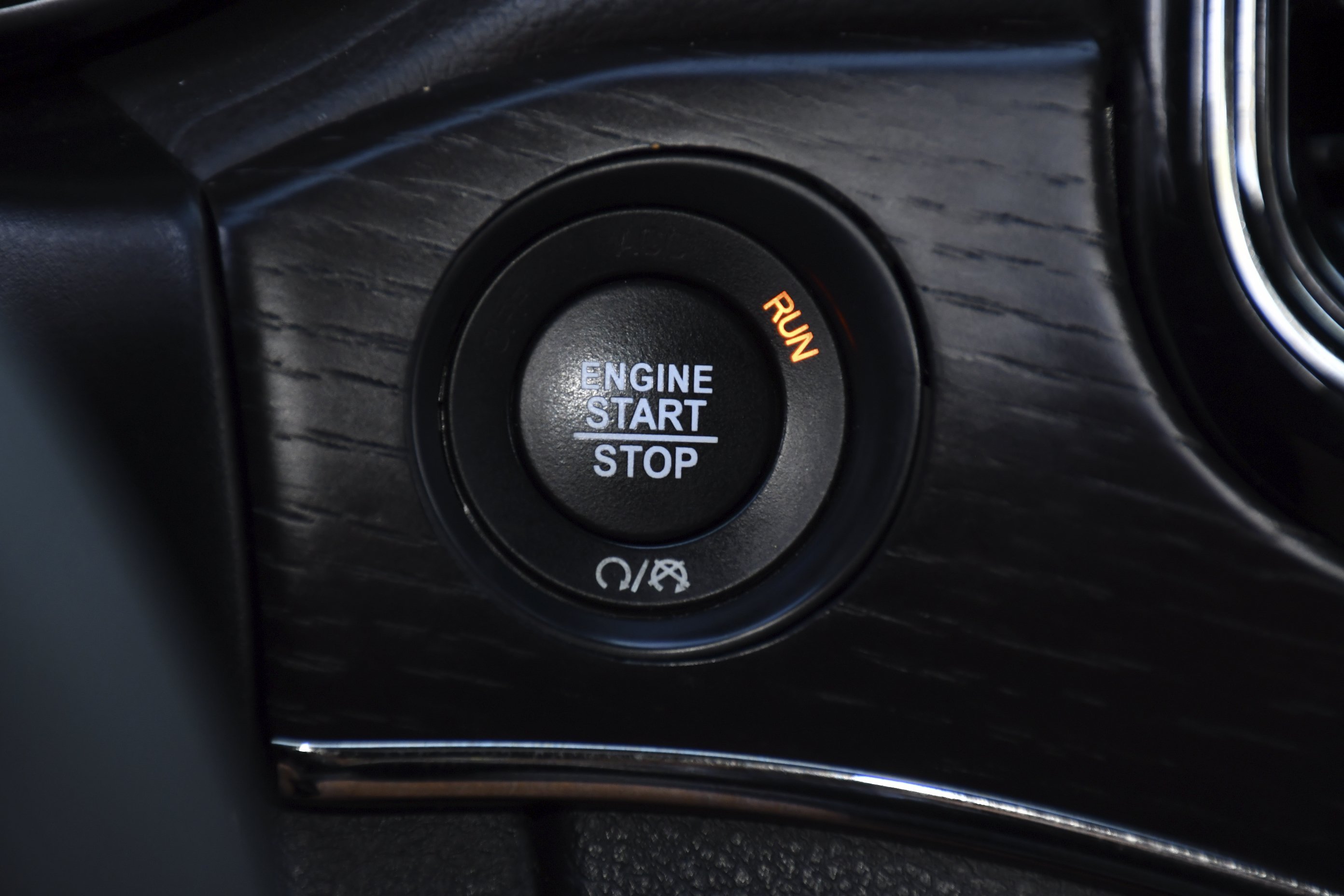 Used 2019 Bright White Clearcoat Jeep High Altitude image 17