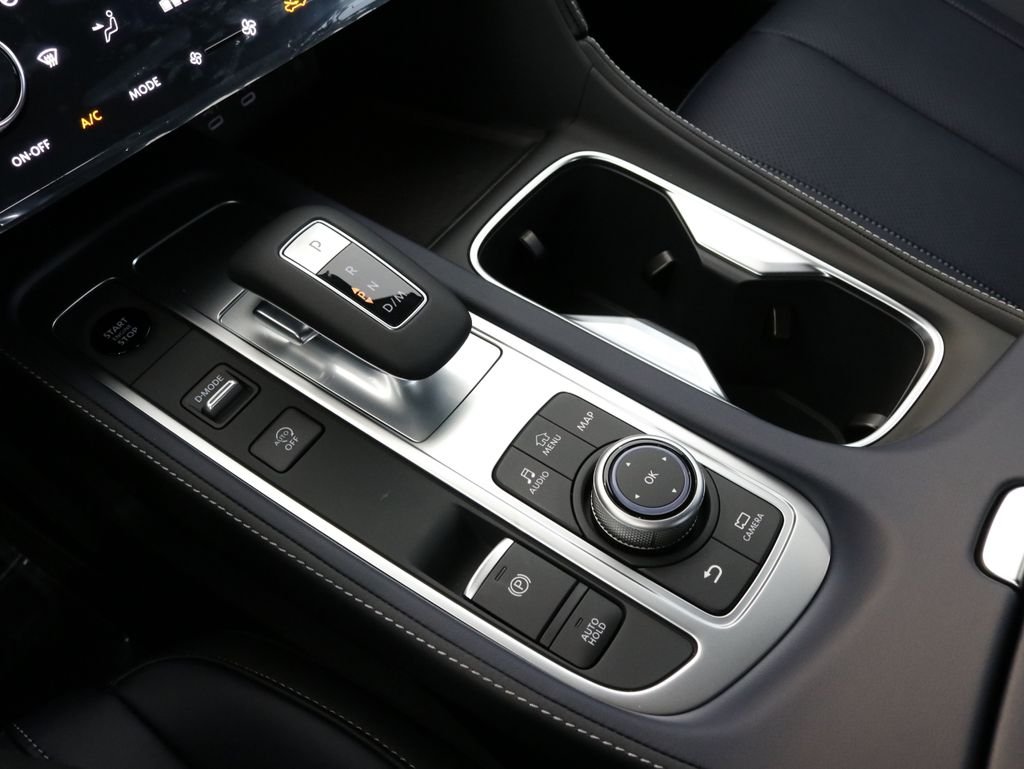 New 2026 2T RAD WHT INFINITI Sport AWD image 16