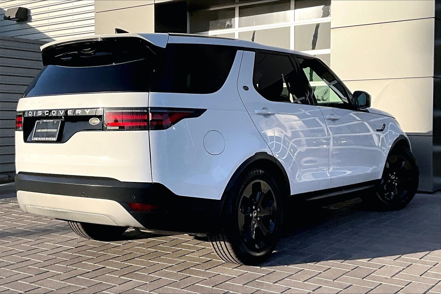 Used 2021 White Land Rover S image 11