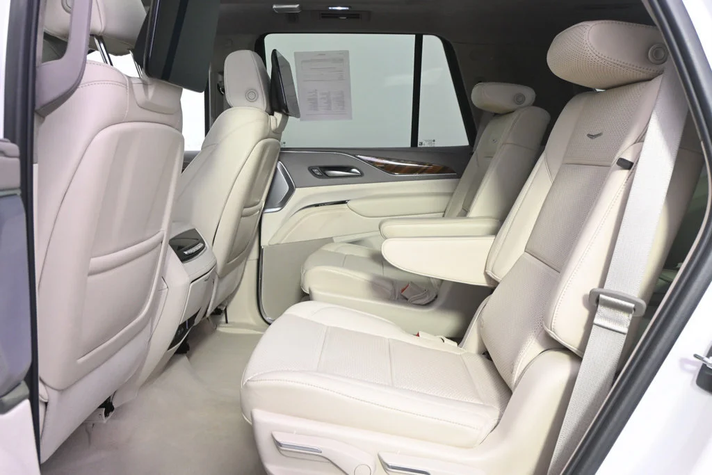 Used 2024 Crystal White Tricoat Cadillac Premium Luxury Platinum image 21