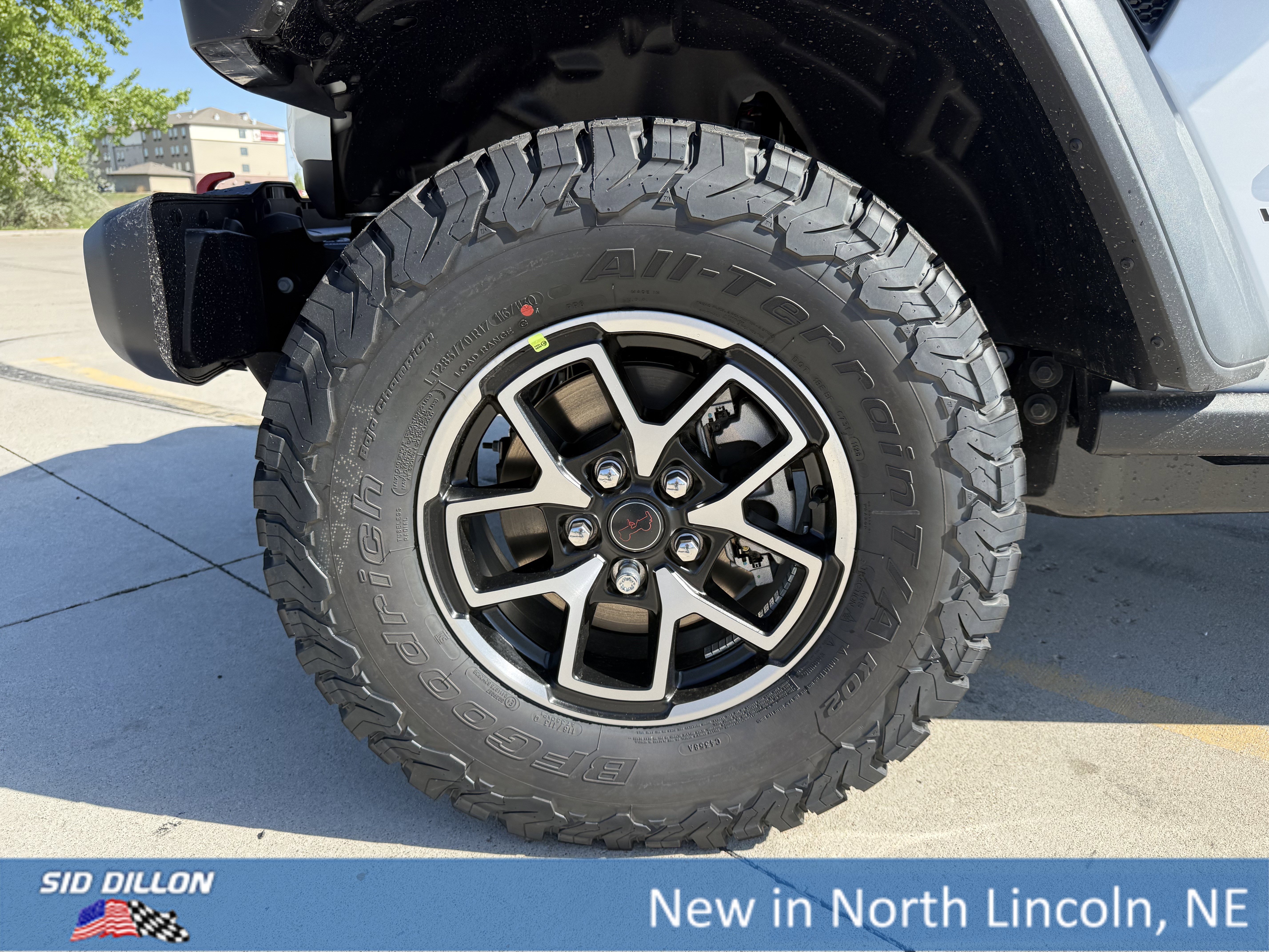 View vehicle photo 5