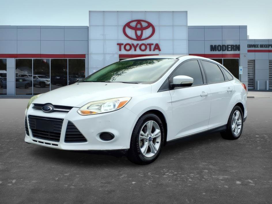 Used 2014 Oxford White Ford SE image 1