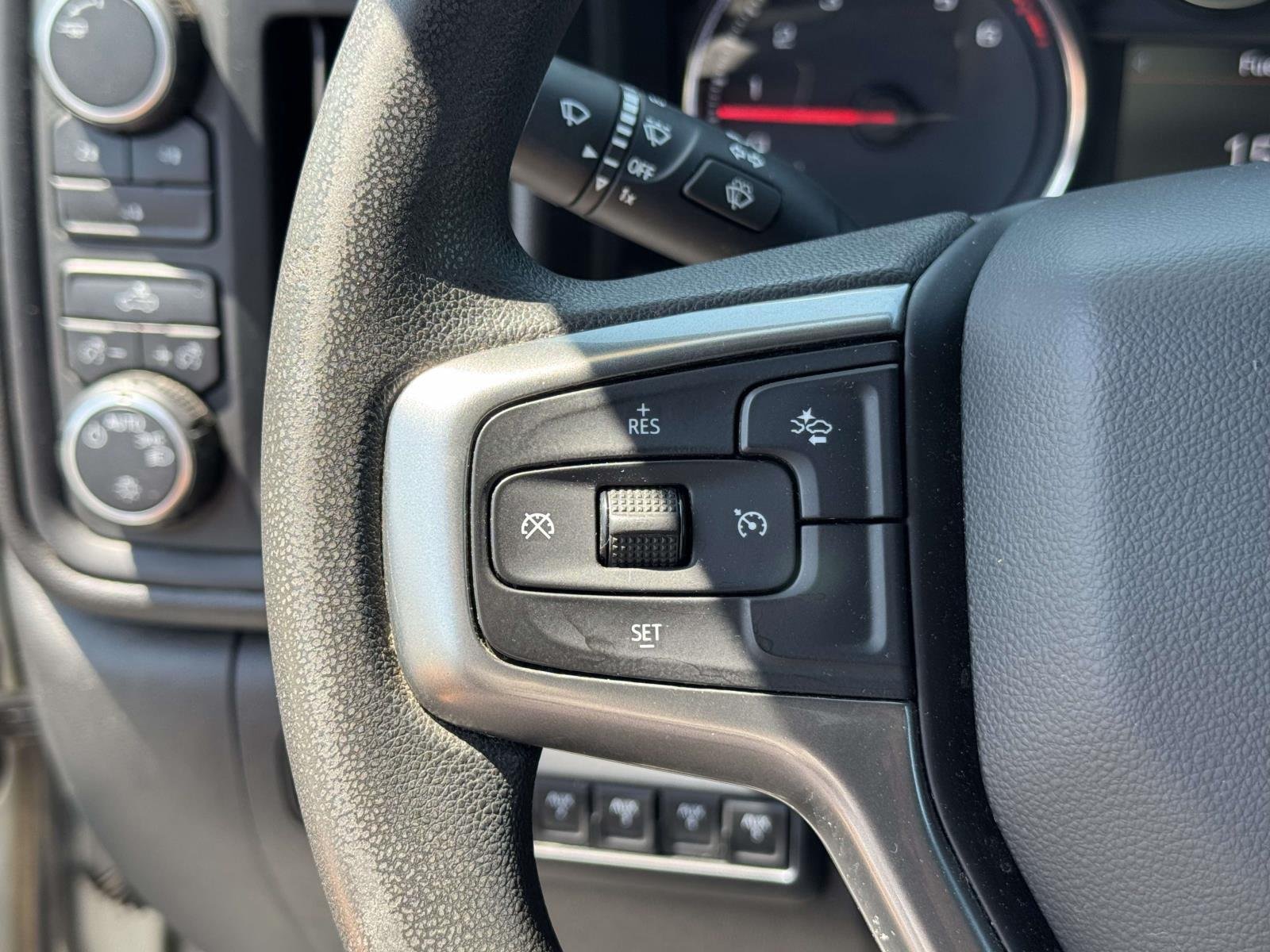 Used 2022 Silver Ice Metallic Chevrolet Custom image 11
