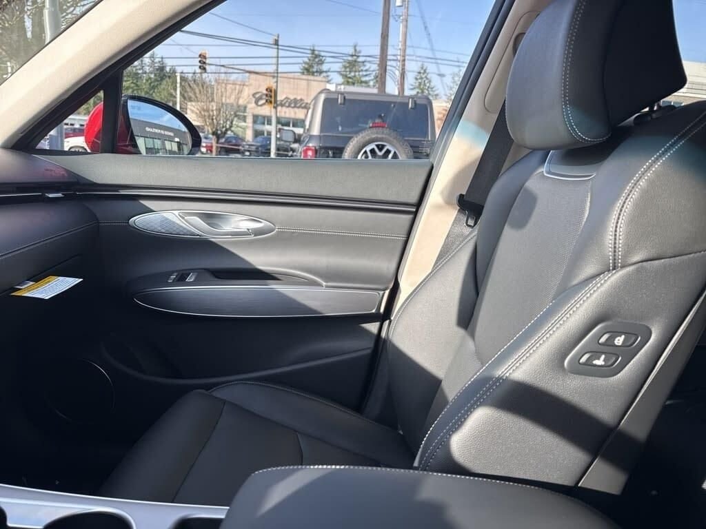 New 2026 Red Genesis 2.5T SELECT image 32