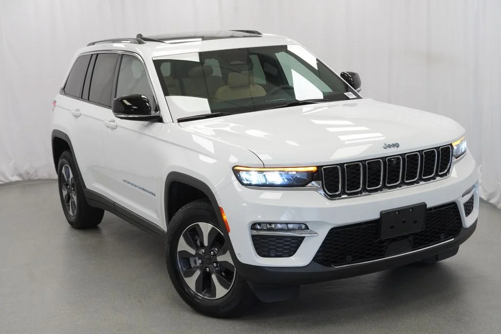 Used 2022 White Jeep 4xe image 9