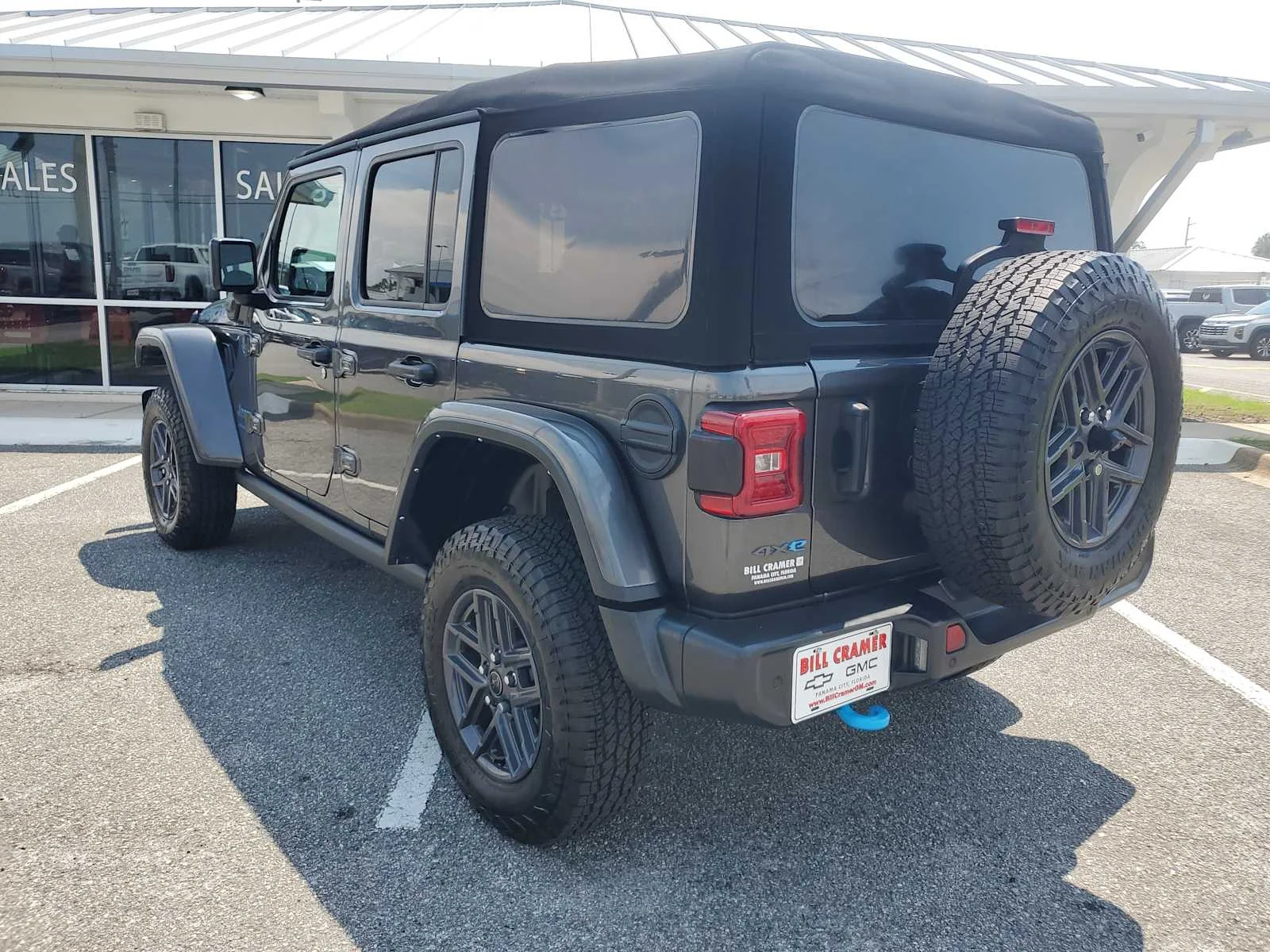 Used 2023 Gray Jeep Rubicon image 3