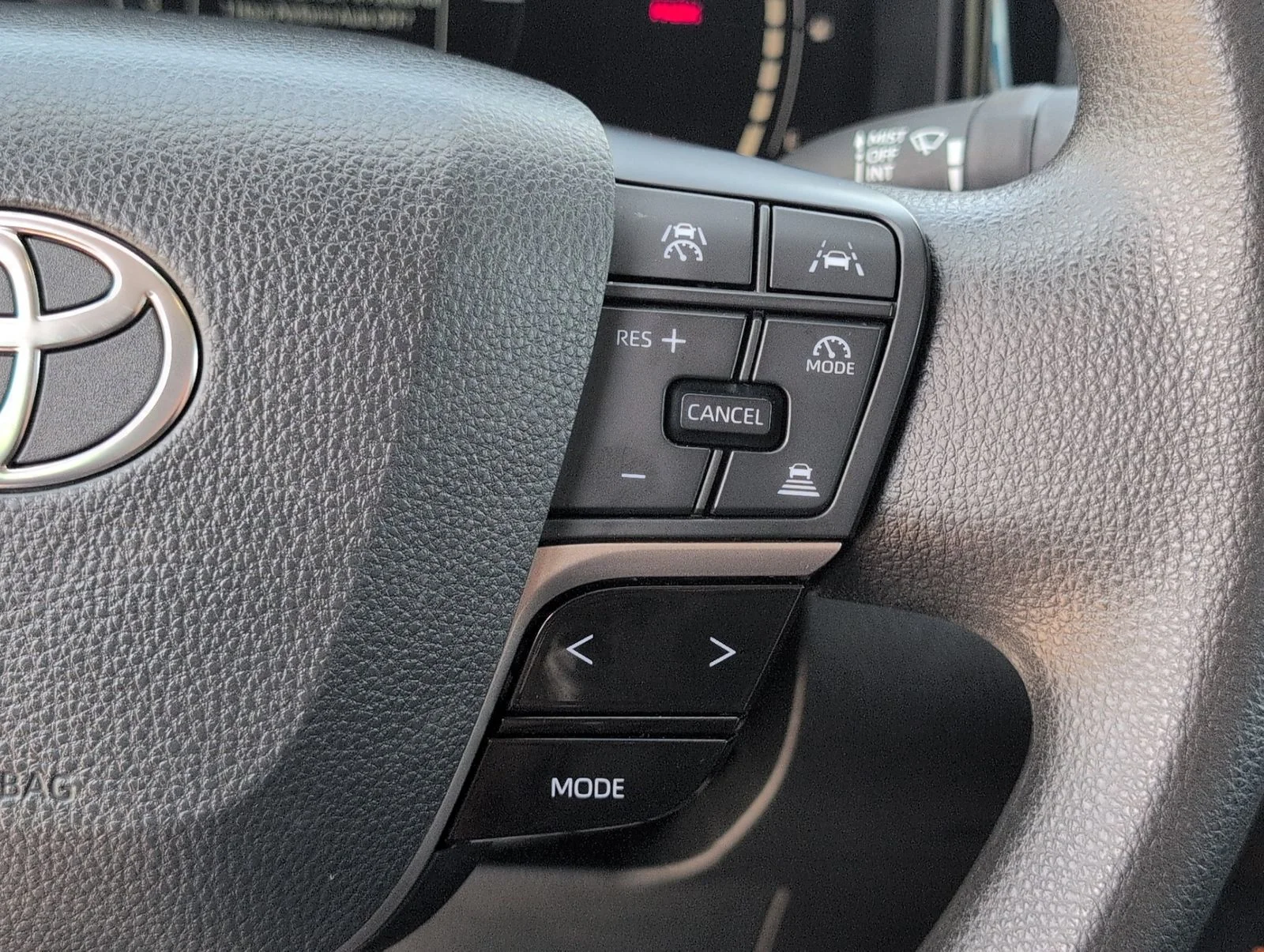 Used 2025  Toyota LE image 27
