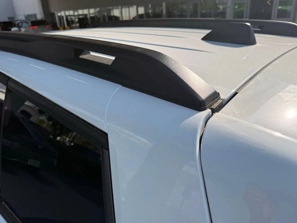 New 2026 Bright White Clear-Coat Exterior Paint Jeep Laredo image 38