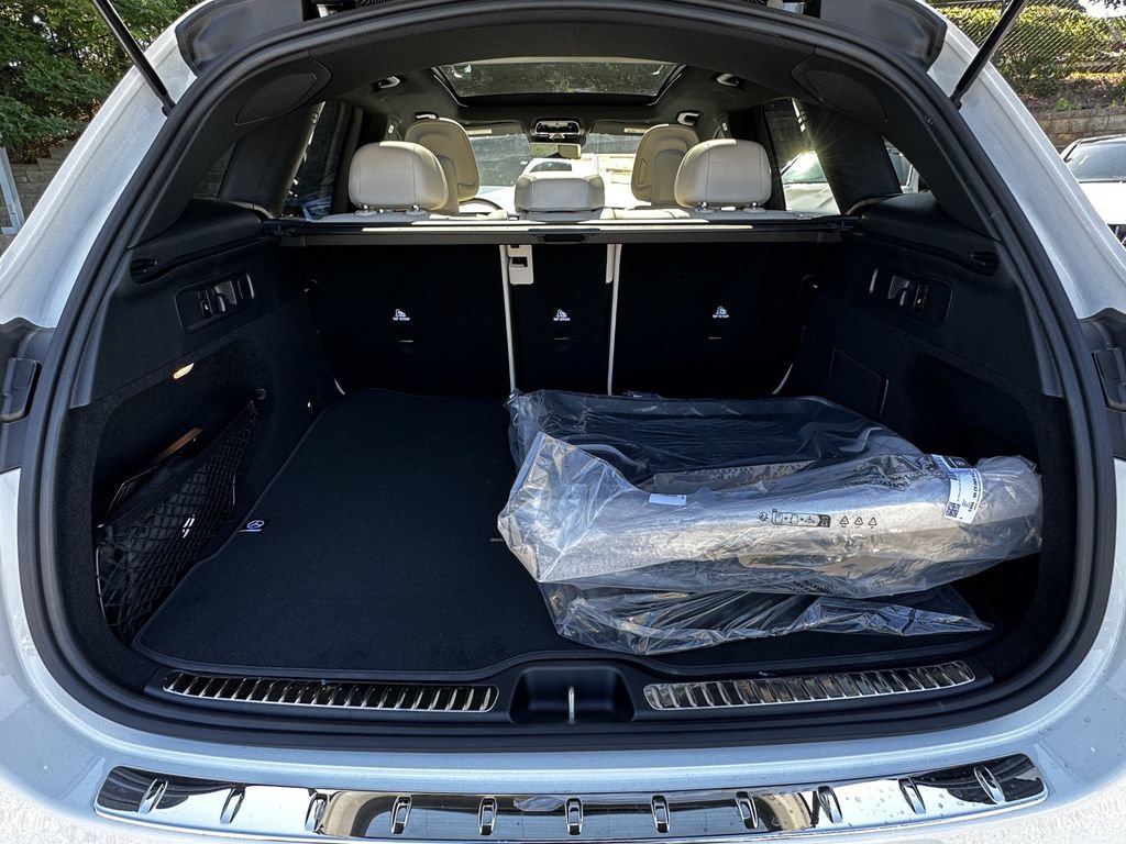New 2026 Polar White Mercedes-Benz GLC 300 image 21