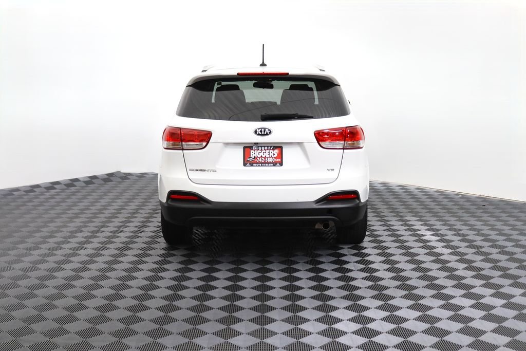 Used 2017 White Kia LX image 7