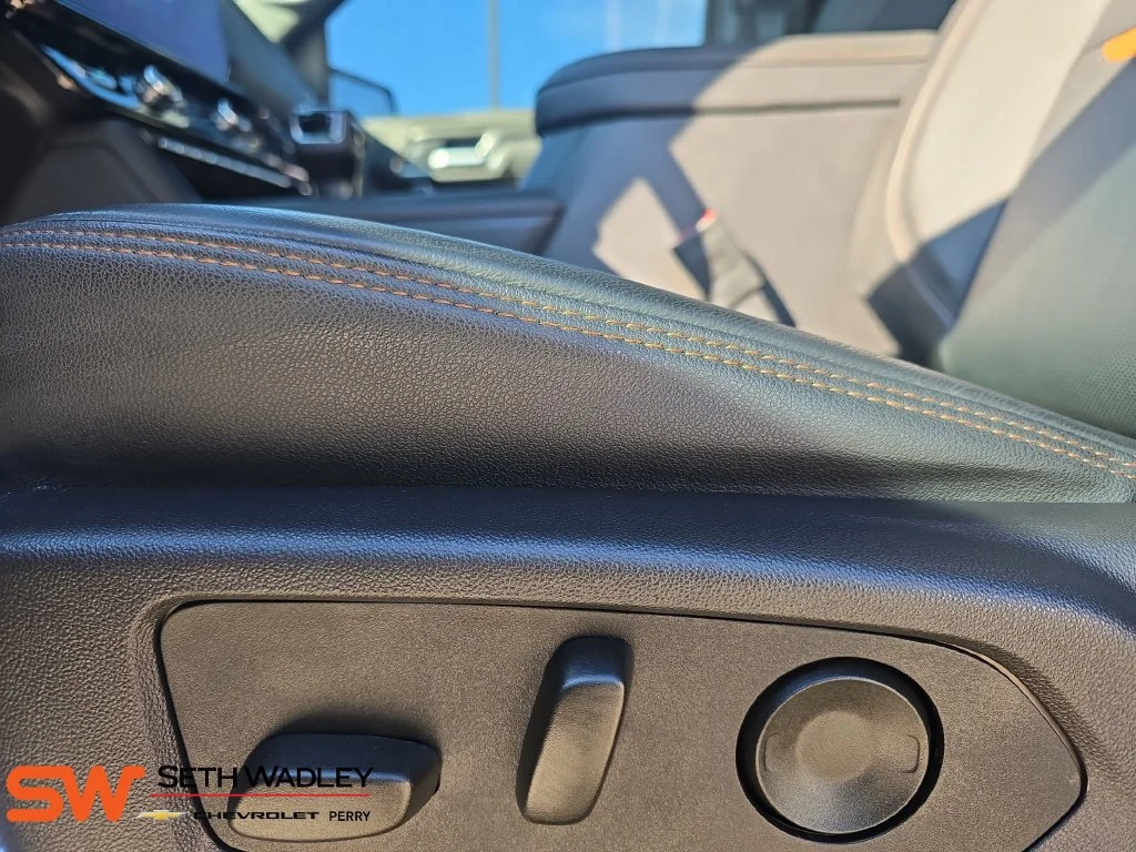 Used 2025 Onyx Black GMC AT4 image 29