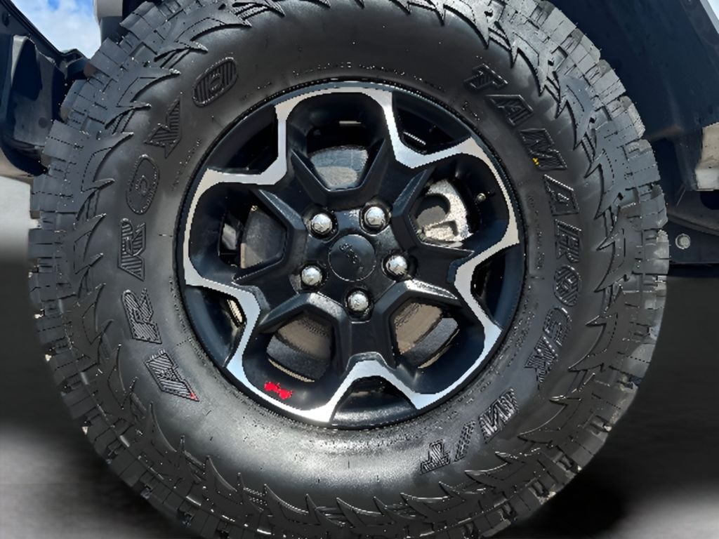 Used 2024 Silver Zynith Clearcoat Jeep Sahara image 29