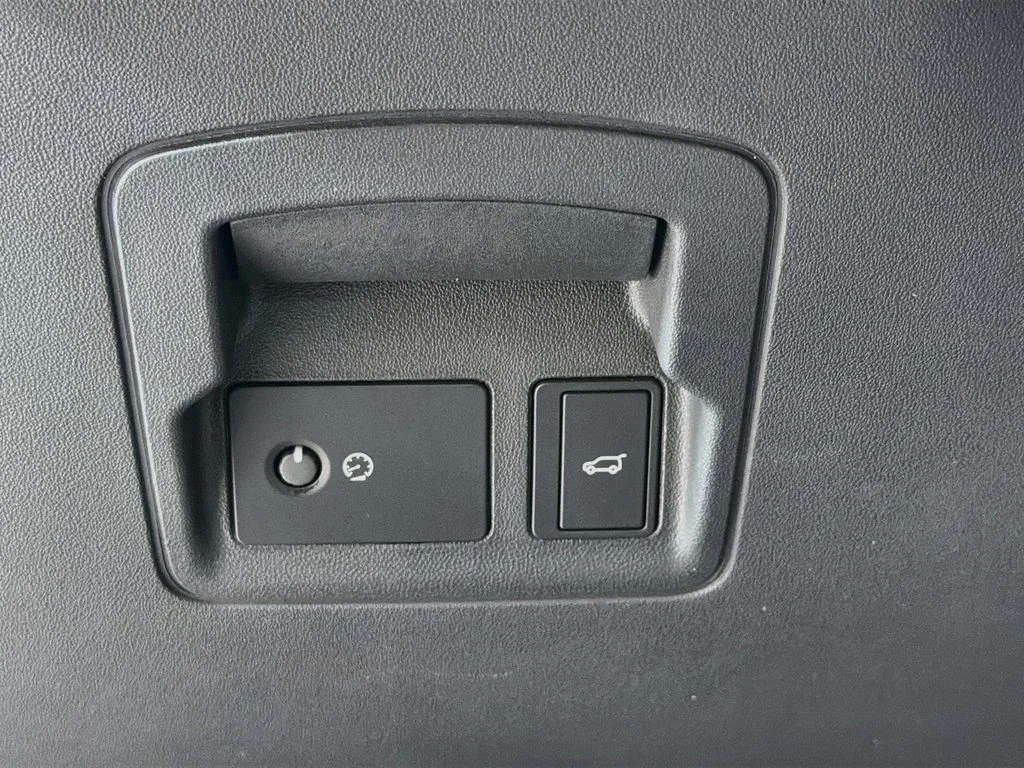 Used 2026 Gray Land Rover S image 10