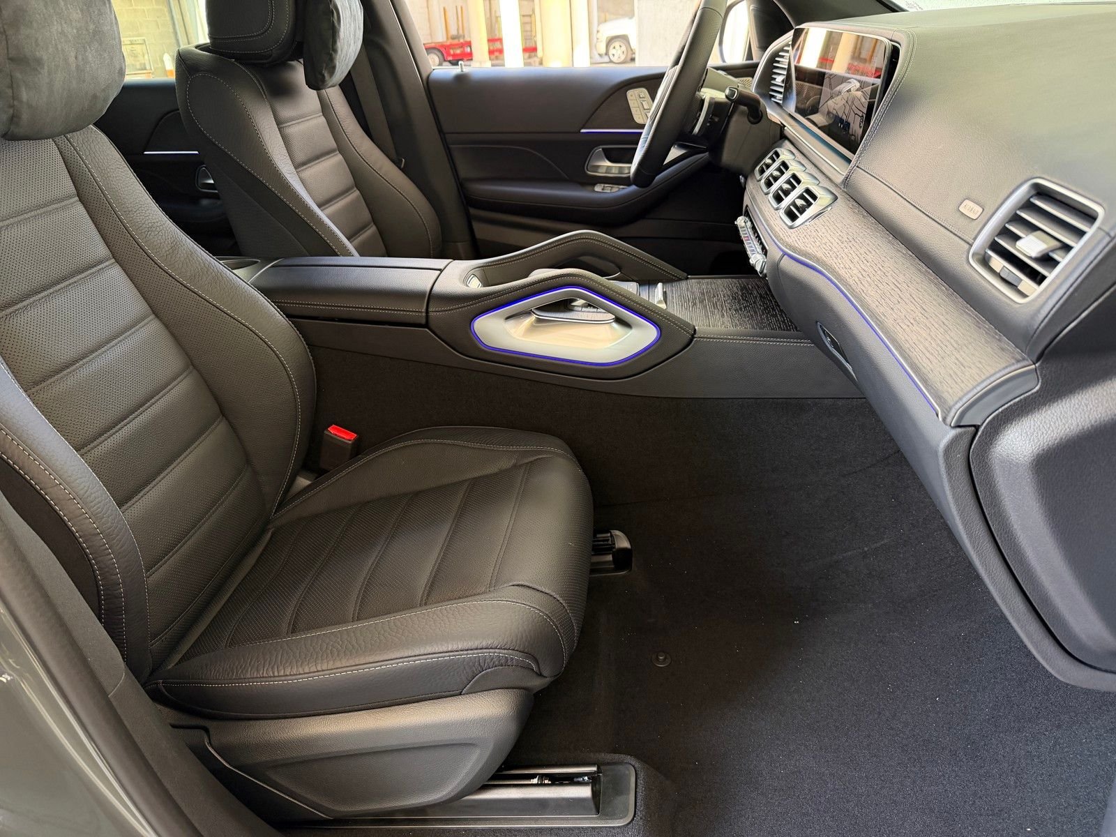 New 2026 MANUFAKTUR Silicon Grey Mercedes-Benz GLS 450 image 16