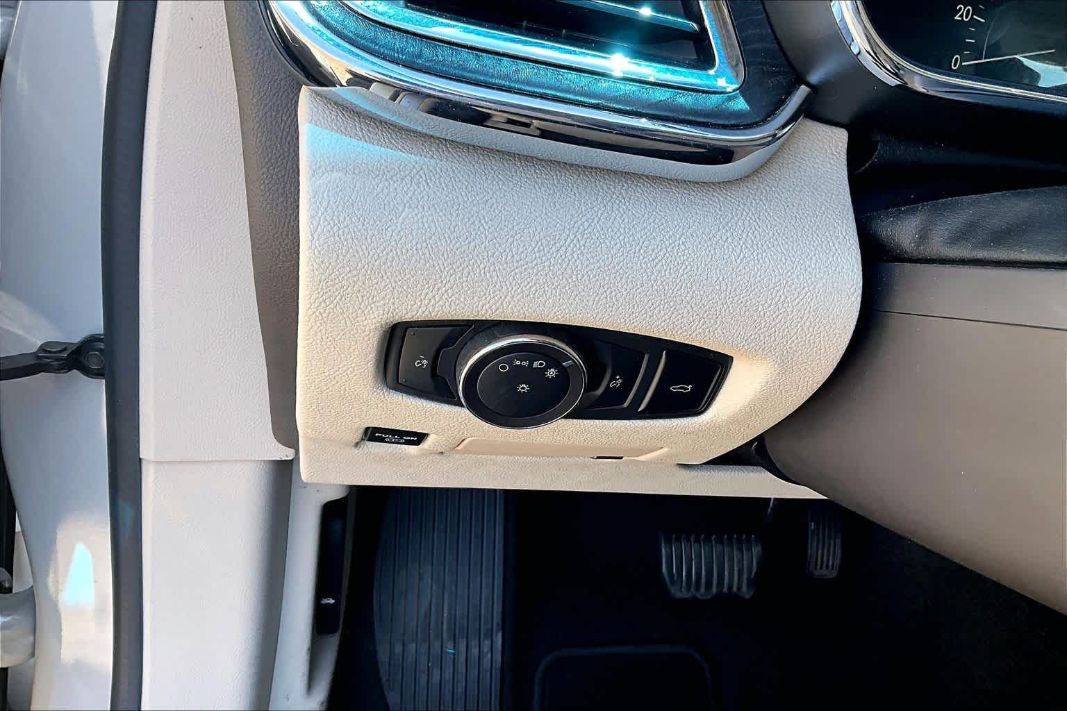 Used 2019 Ceramic Pearl Metallic Lincoln Reserve image 30