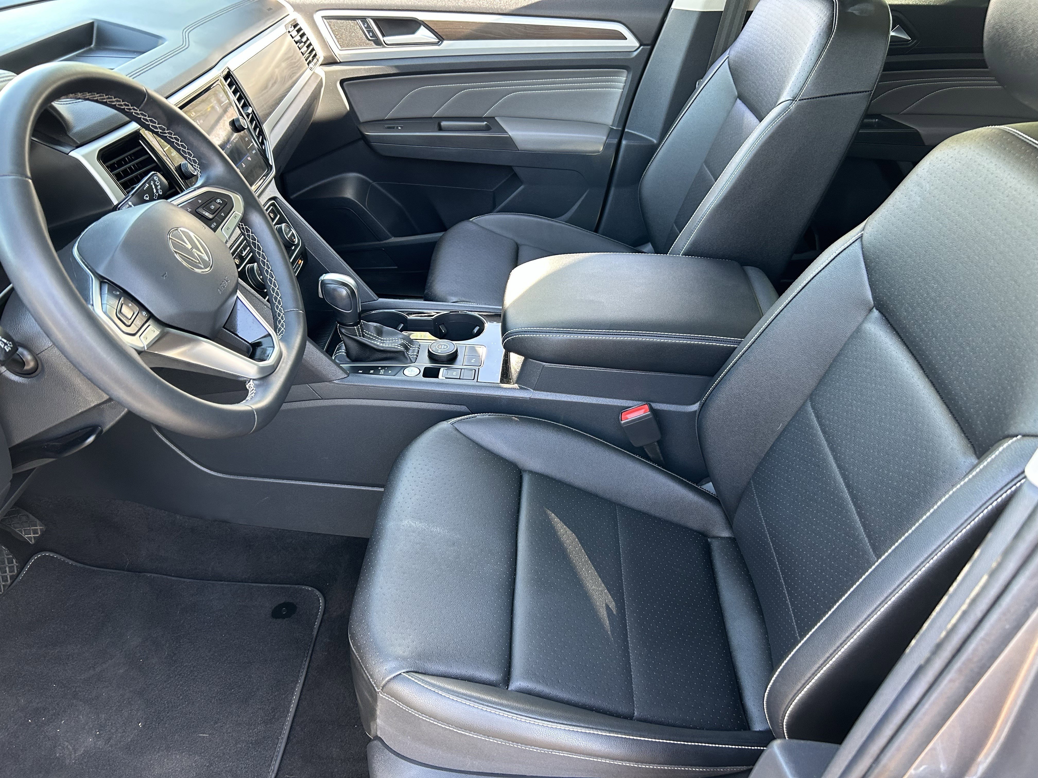 Used 2023 Platinum Gray Metallic Volkswagen 2.0T SE w/Technology image 17
