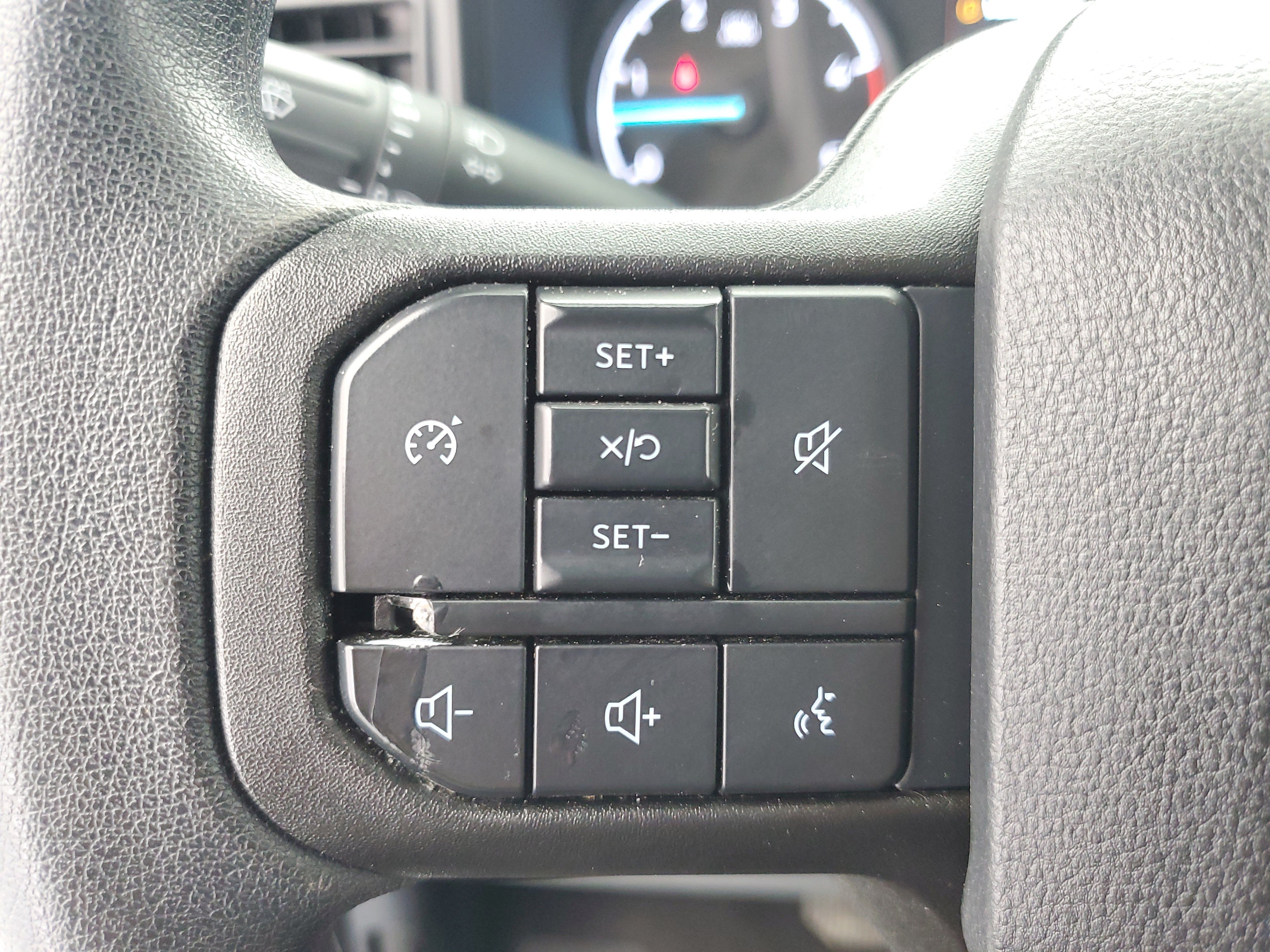 Used 2025 Oxford White Ford XLT image 21
