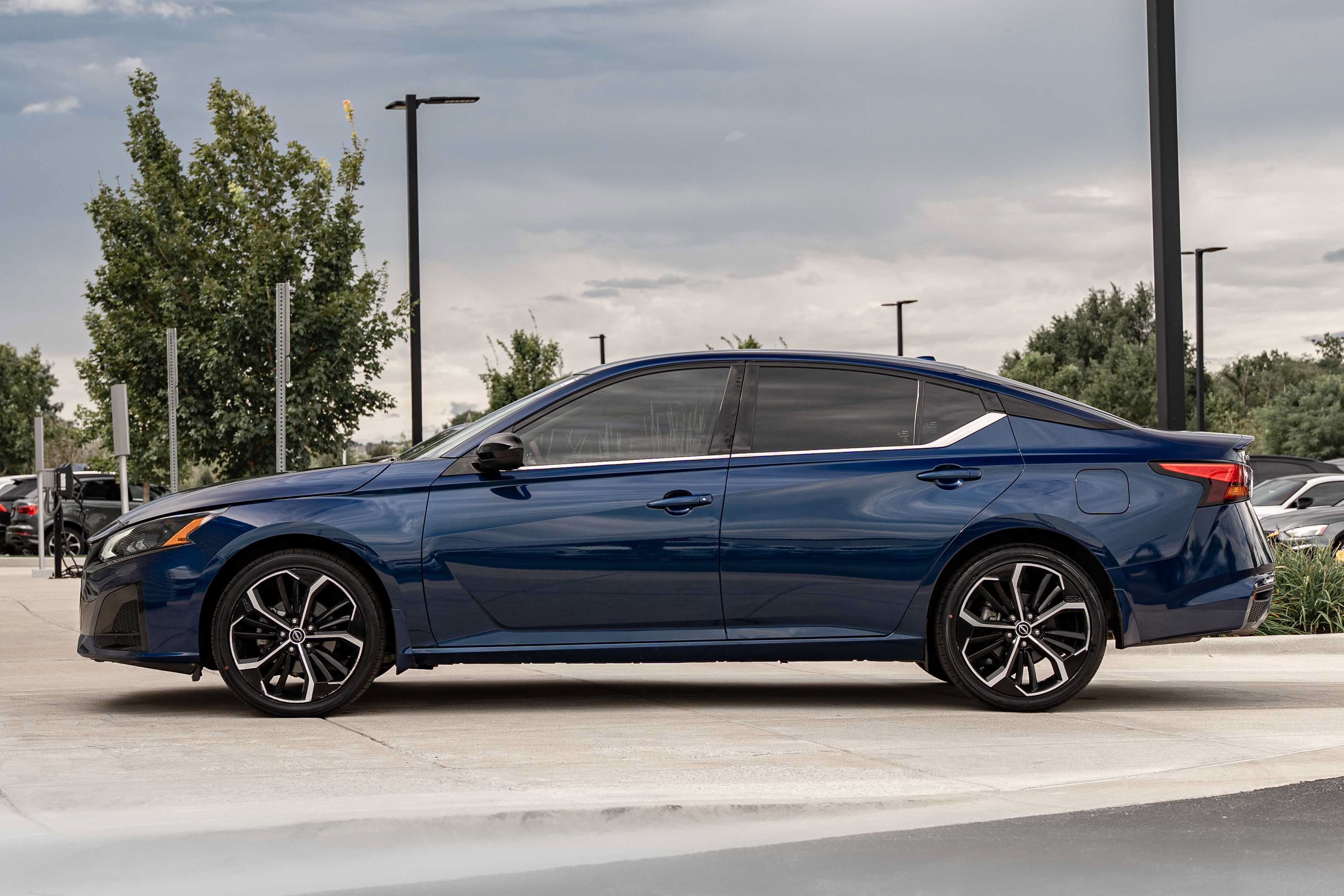 Used 2023 Deep Blue Pearl Nissan 2.5 SR image 6