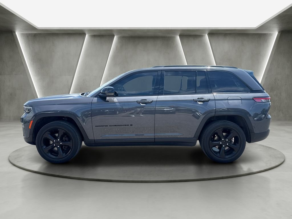 Used 2023 Gray Jeep Altitude X image 4