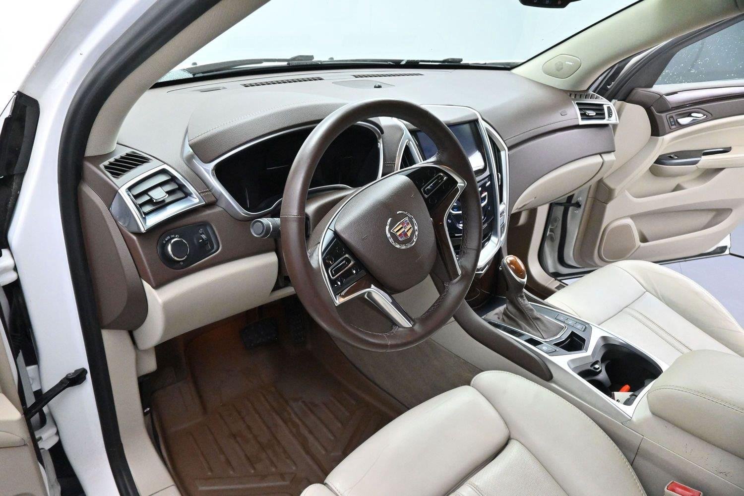 Used 2014 Platinum Ice Tricoat Cadillac Luxury Collection image 16