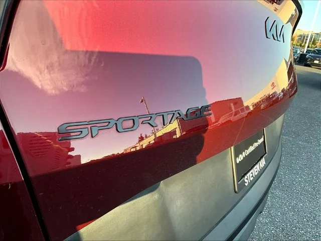 Used 2025 Red Kia X-Line image 31