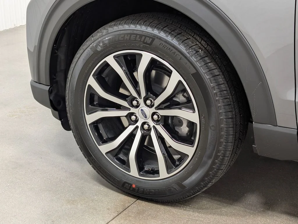 New 2026 Carbonized Gray Metallic Ford ST-Line image 2