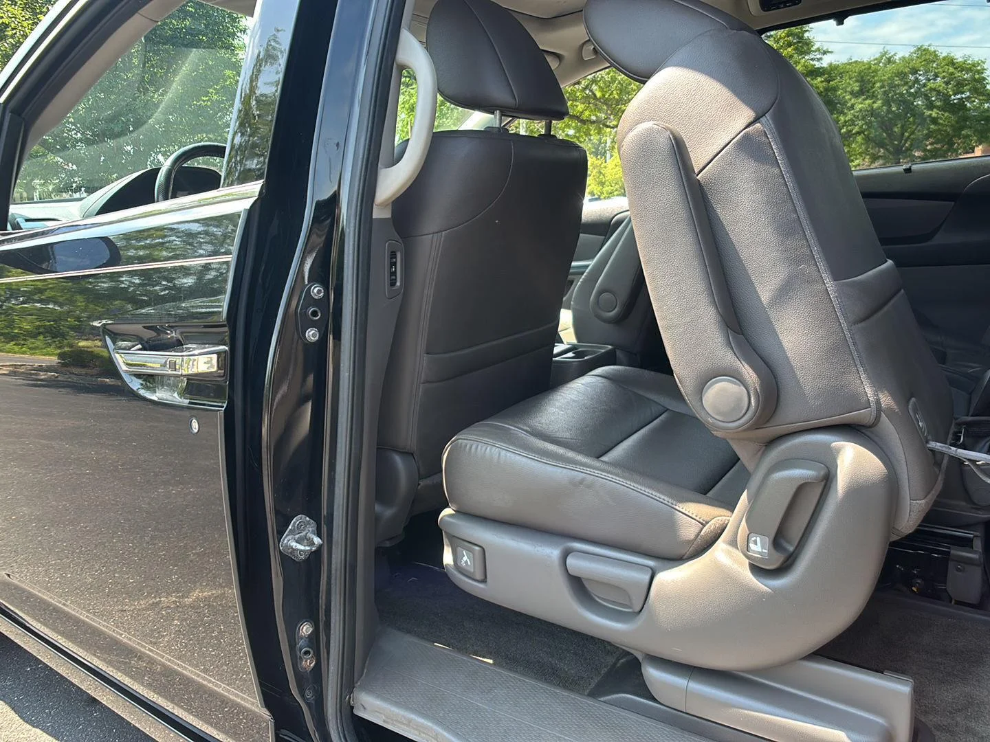 Used 2016 Crystal Black Pearl Honda Touring image 23