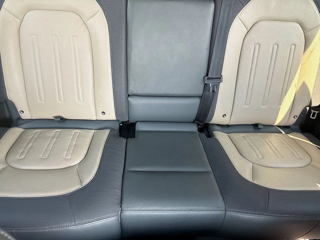 Used 2022 Tasman Blue Metallic Land Rover X-Dynamic SE image 22