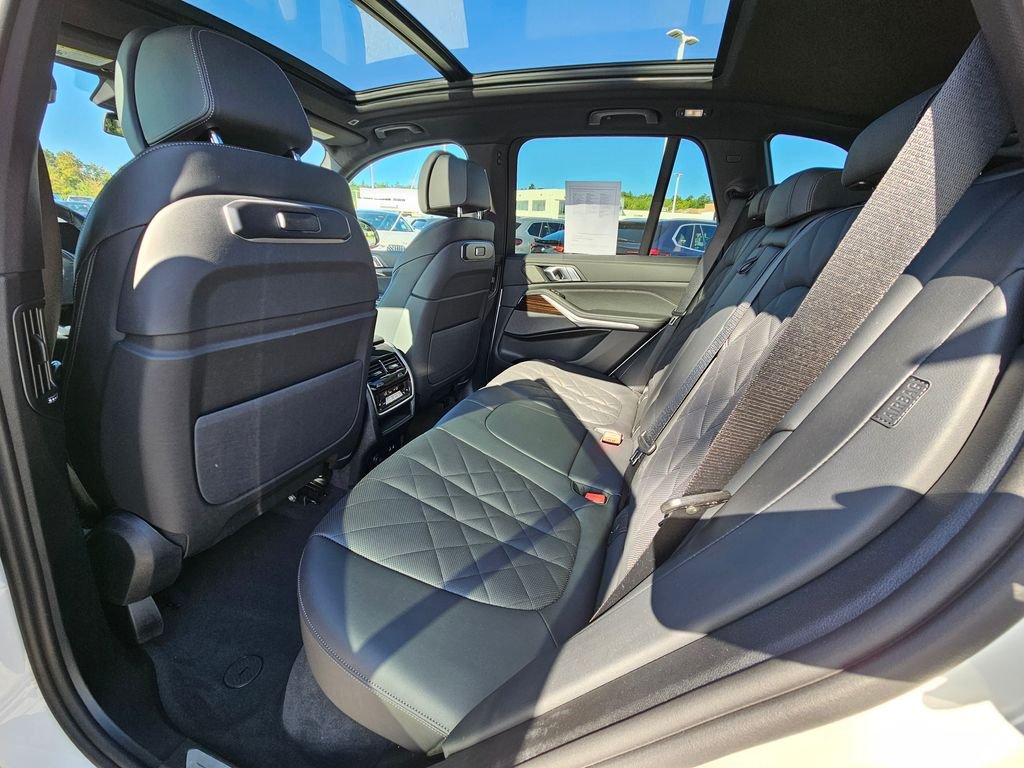 Certified Used 2026 Alpine White BMW xDrive40i image 18