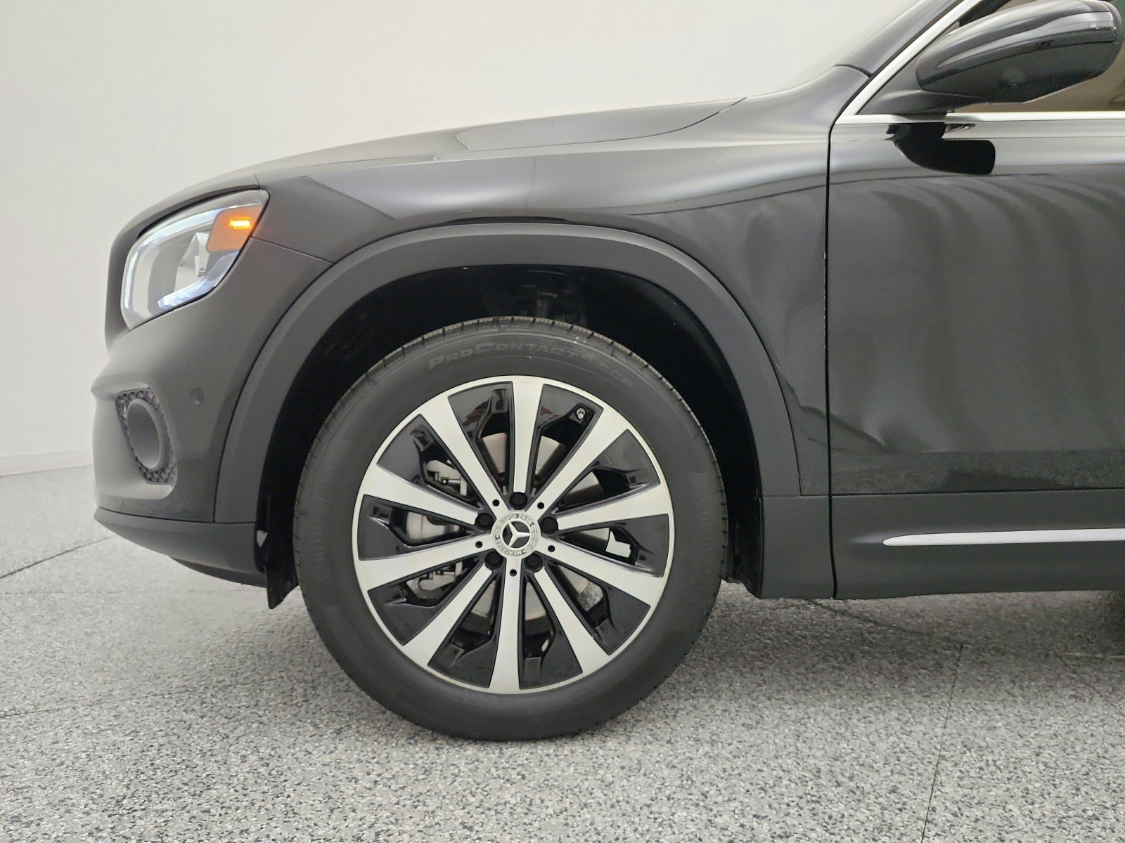 Used 2023 Night Black Mercedes-Benz GLB 250 SUV image 18