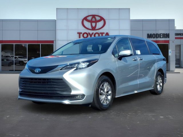 2025 Toyota Sienna XLE