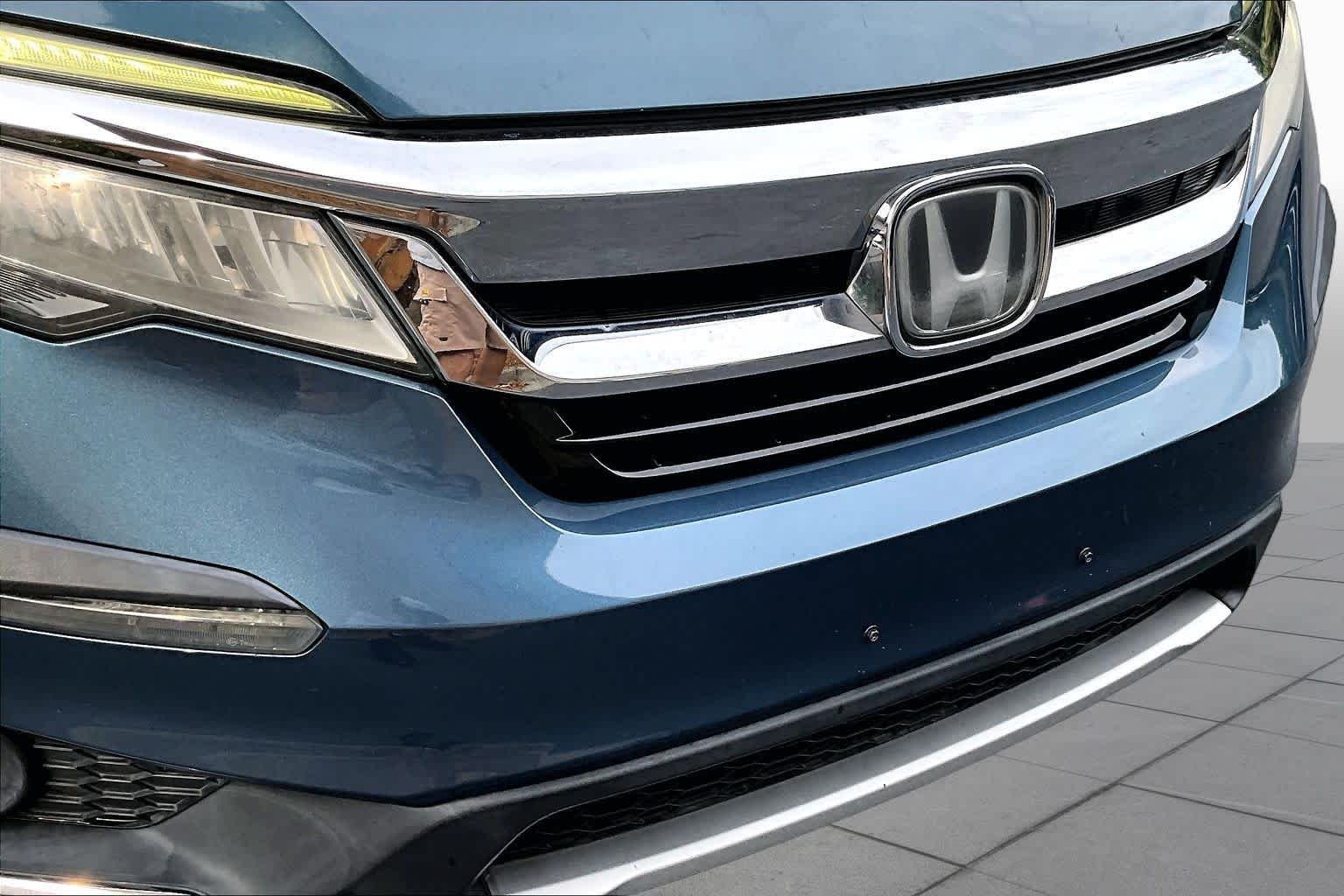 Used 2019 Steel Sapphire Metallic Honda Touring 8-Passenger image 30
