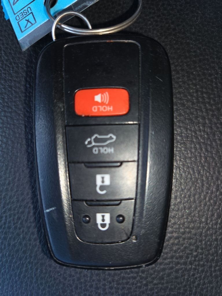 Used 2023  Toyota XLE image 9