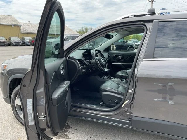 Used 2020 Gray Jeep Limited image 29