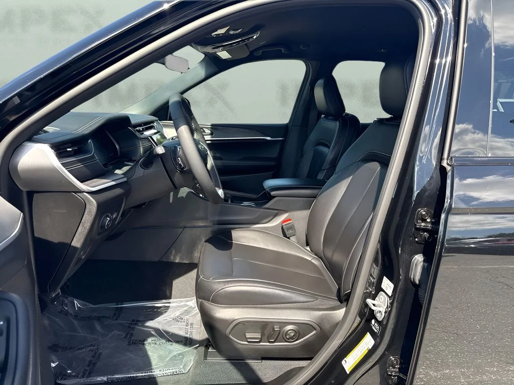 Used 2025 Black Jeep Limited image 5