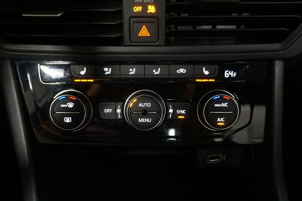 Used 2019 Platinum Gray Metallic Volkswagen R-Line image 10