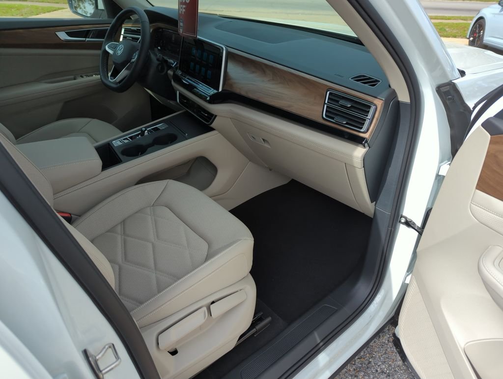 New 2026 White/off-white Volkswagen 2.0T SE image 36