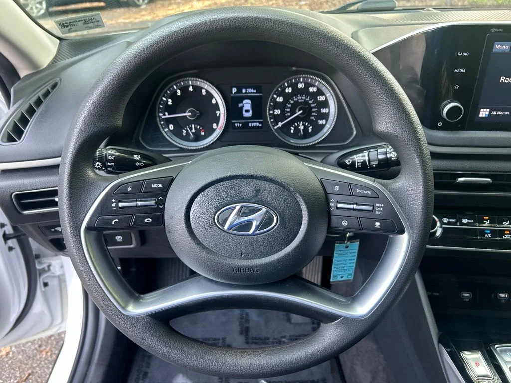 Used 2023 White Hyundai SE image 20