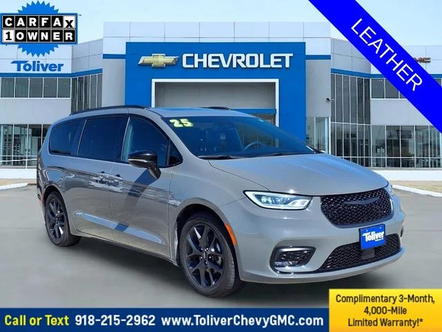 Used 2025 White Chrysler Limited image 1